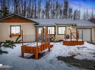 600 E Strathclyde Ln, Wasilla, AK 99654