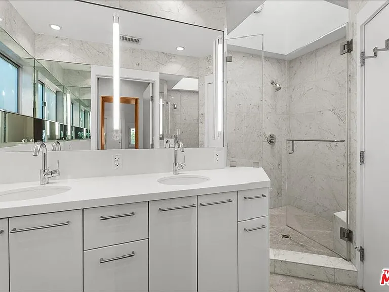 4031 Hollyline Ave — Photo 18