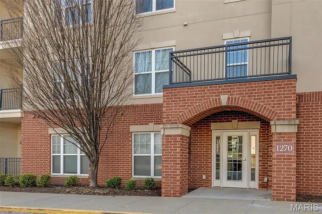 1 bed, 1.0 bath, 902 sqft, $1,750 — Photo 2