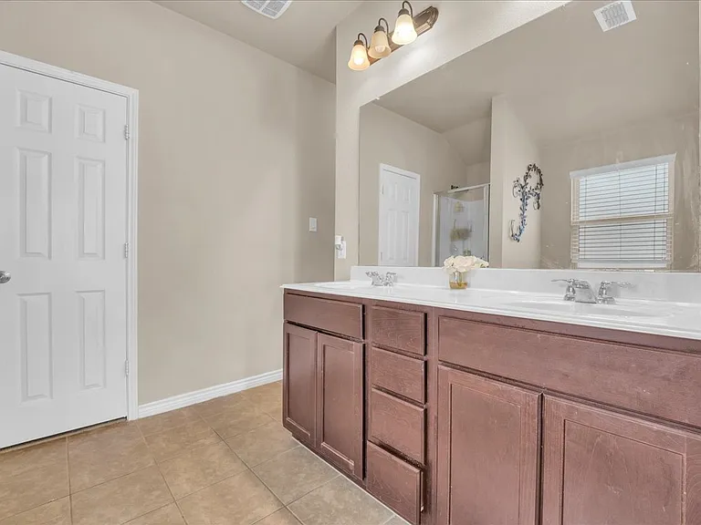 1820 Christopher Creek Dr — Photo 24