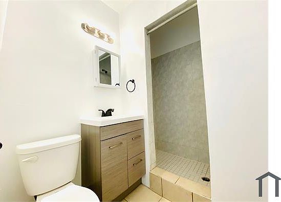 3rd image of 3551 S Western Ave #1
