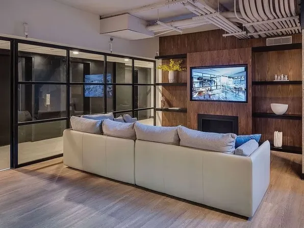 308 East 38th Street image 11 of 15