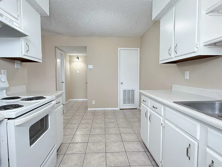 Hidden Pointe Apartments — Photo 9