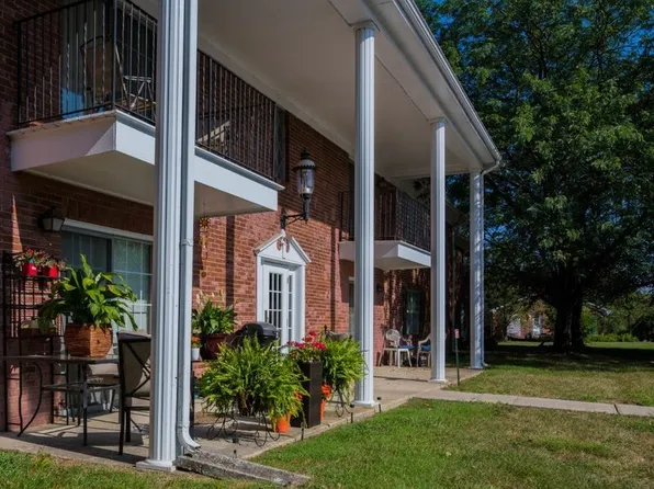 Colonial Crest Apartments, 405 S Morrison Rd #C11bacd61, Muncie, IN 47304