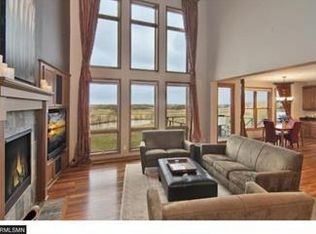 1695 Carriage Dr, Victoria, MN 55386