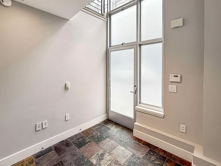563 Minna St #2 — Photo 19