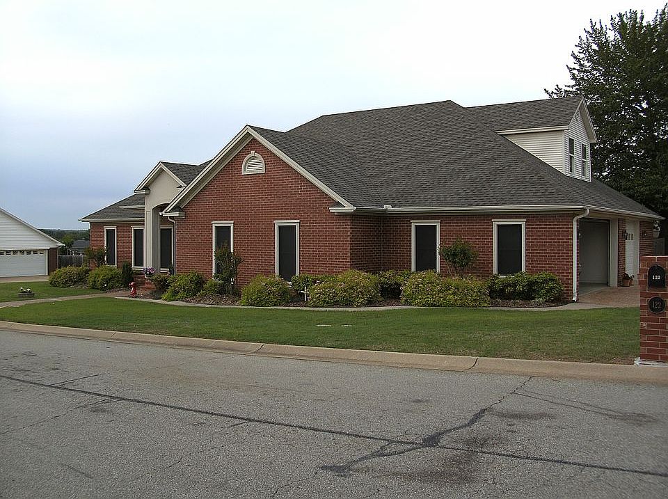 2nd image of 122 Belle Meade Dr