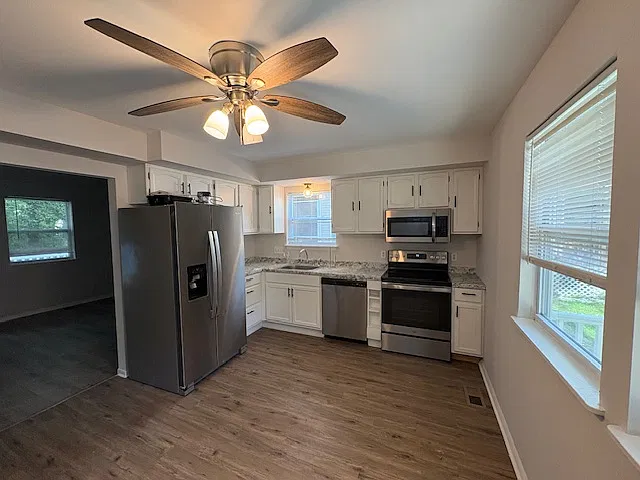 3 bed, 1326 sqft, $2,175 — Photo 3