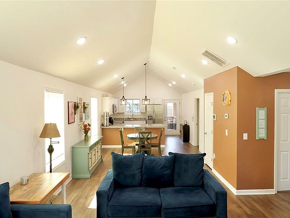 4th image of 117 Phillips St