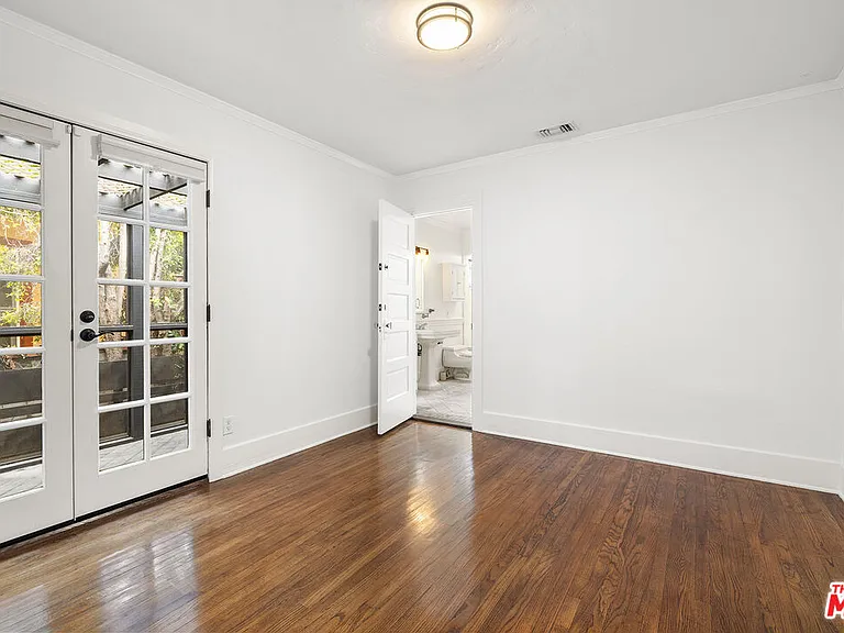 521 Westbourne Dr — Photo 14