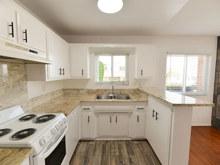1202 Buena Vista — Photo 6