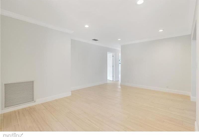 1st image of 2421 NE 33rd St