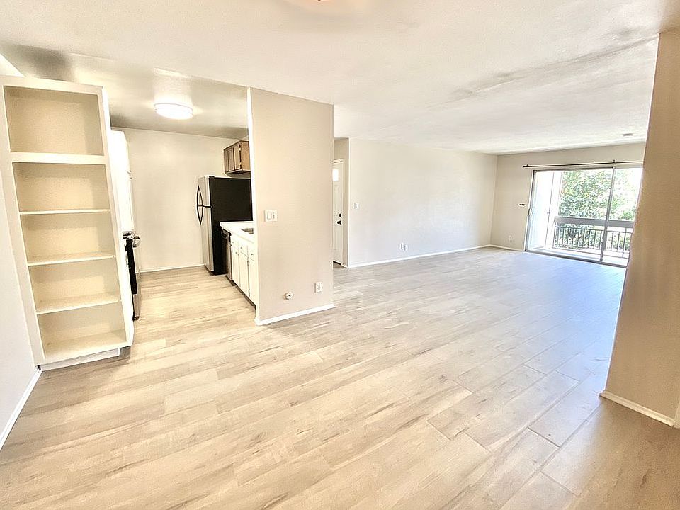 1st image of 25718 Hogan Dr