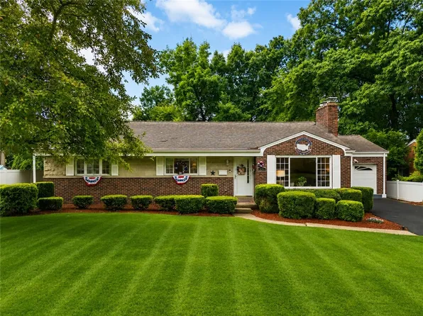 221 McLaughlin Dr, New Kensington, PA 15068