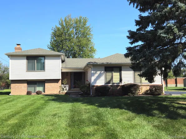 17098 Coral Gables St, Southfield, MI 48076