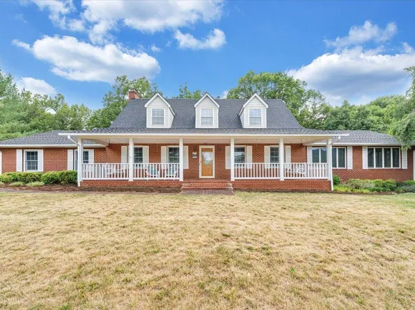 7031 Highfields Farm Trl, Roanoke, VA 24018