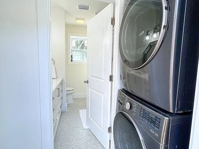 919 SW 6th Ave — Photo 19
