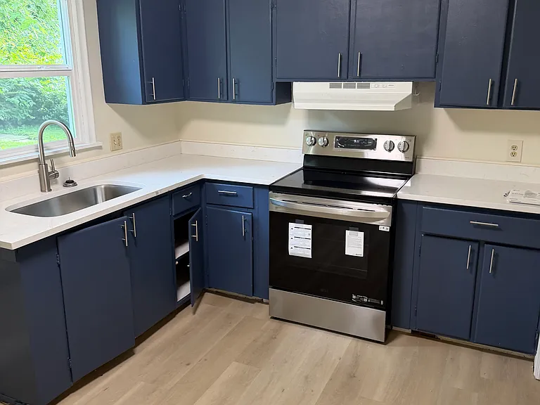 2747 W Lincoln St — Photo 3