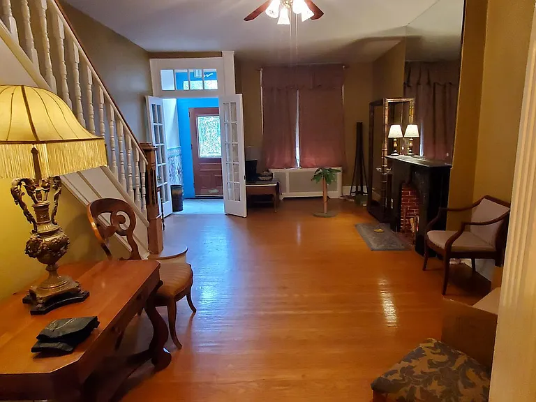1033 Jackson St — Photo 8