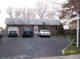 1364 N Clinton Ave, Bay Shore, NY 11706