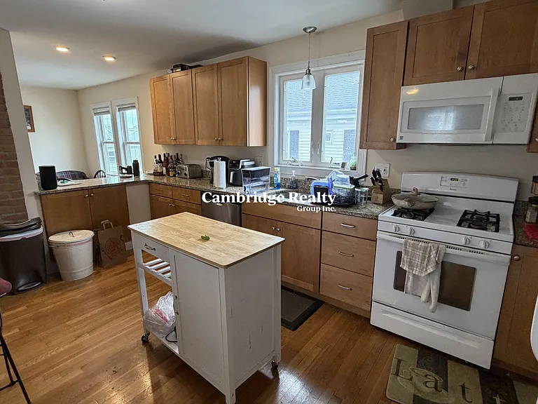 80 Ten Hills Rd #T — Photo 2