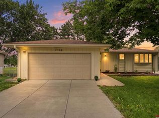 4508 Hallcliffe Rd, Lincoln, NE 68516