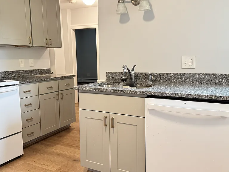 3 Willard Pl #5 — Photo 5