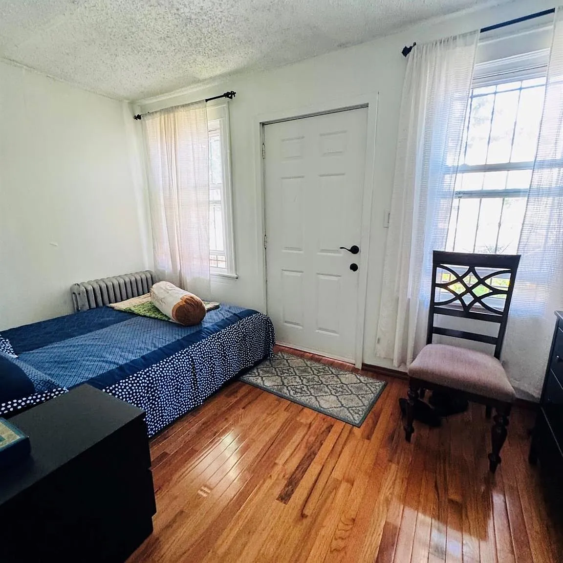 3 bed, 2.0 bath, 1000 sqft, $3,500 — Photo 4