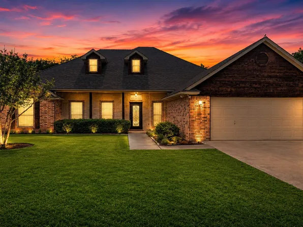 806 N Tejas Dr, Sanger, TX 76266