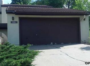 10911 Saratoga Plz, Omaha, NE 68164