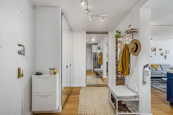 Rented by PocketBroker Inc | media 6