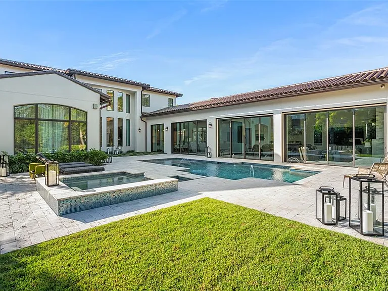 10331 Los Feliz Dr — Photo 75