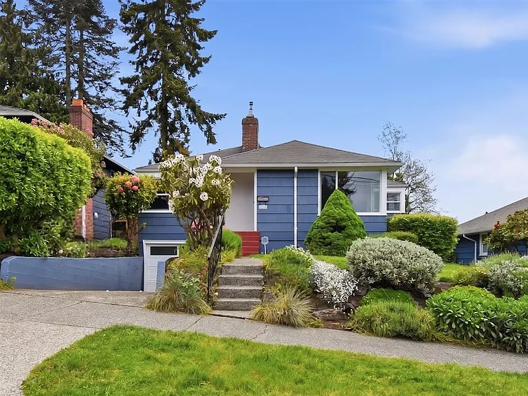 3733 SW Webster St — Photo 1