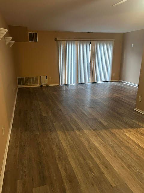 1st image of 304 Woodhollow Dr #1