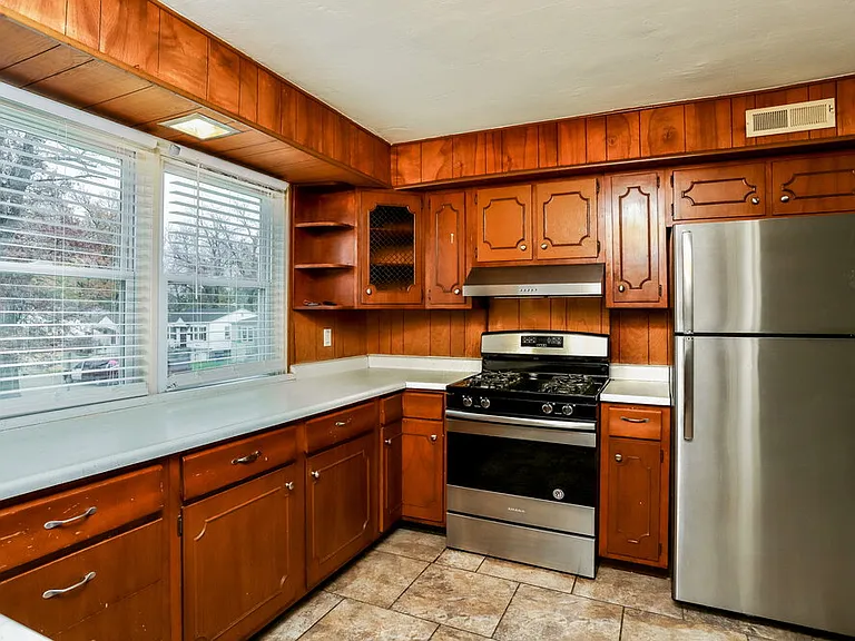 7520 Eunice Ave — Photo 8