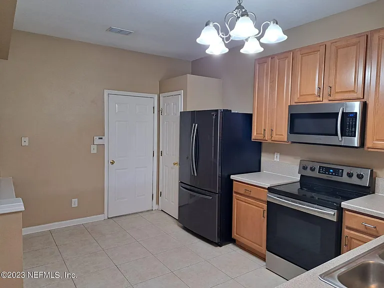 7540 Red Crane Ln — Photo 3