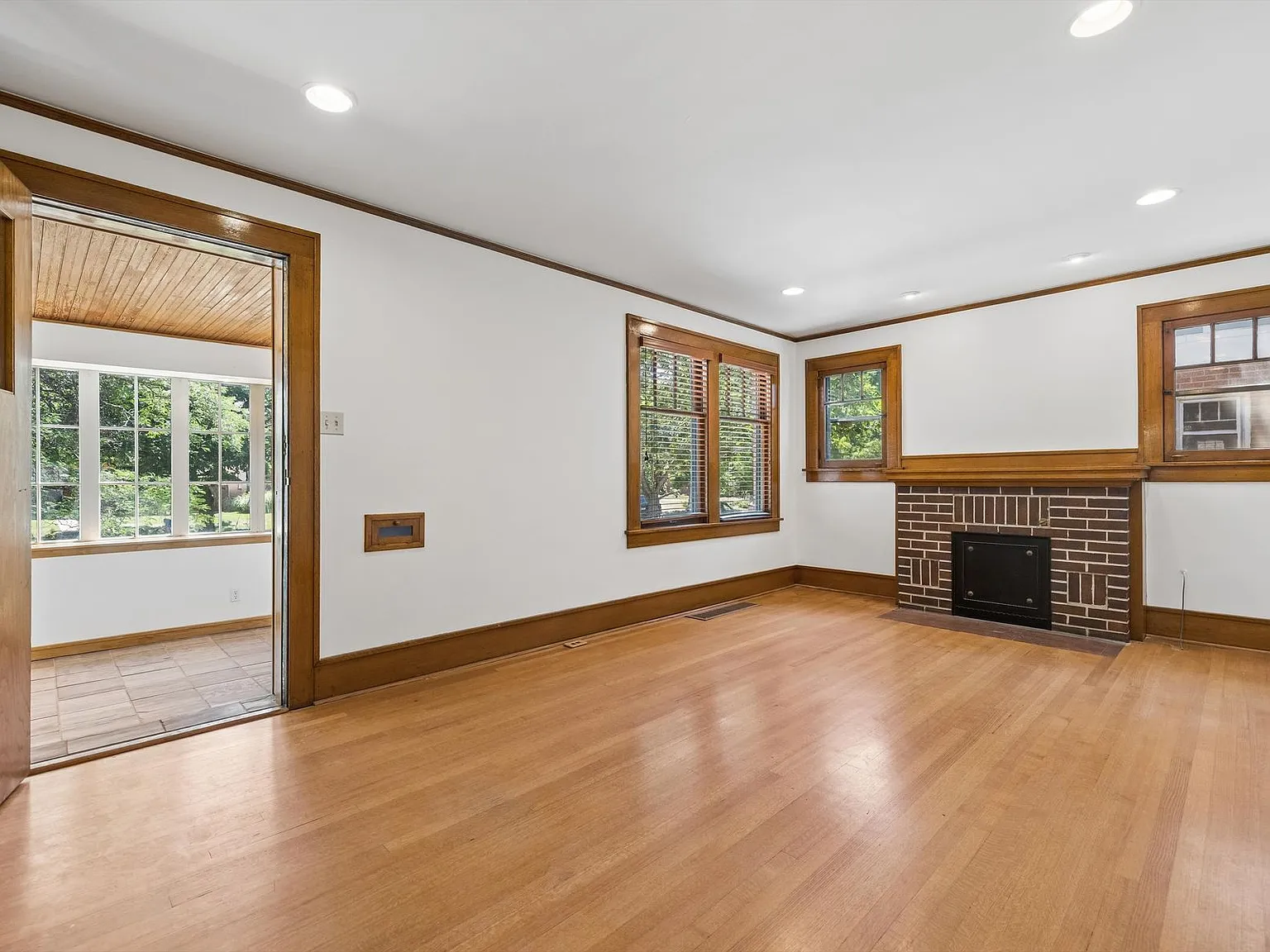2 bed, 1921 sqft, $3,200 — Photo 4