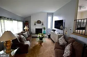 3 Granville Ln — Photo 4