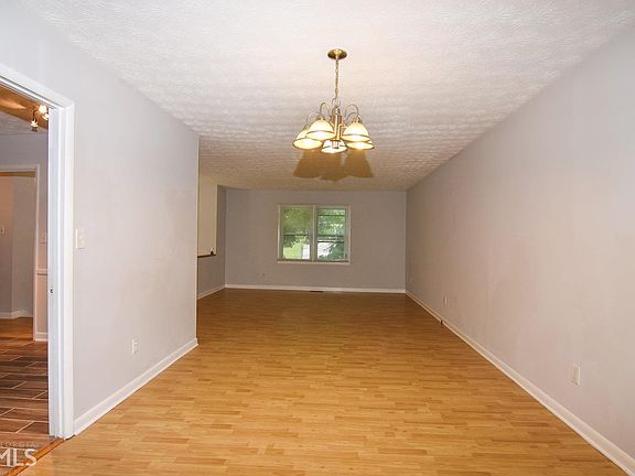 5th image of 441 Foxfire Dr SW