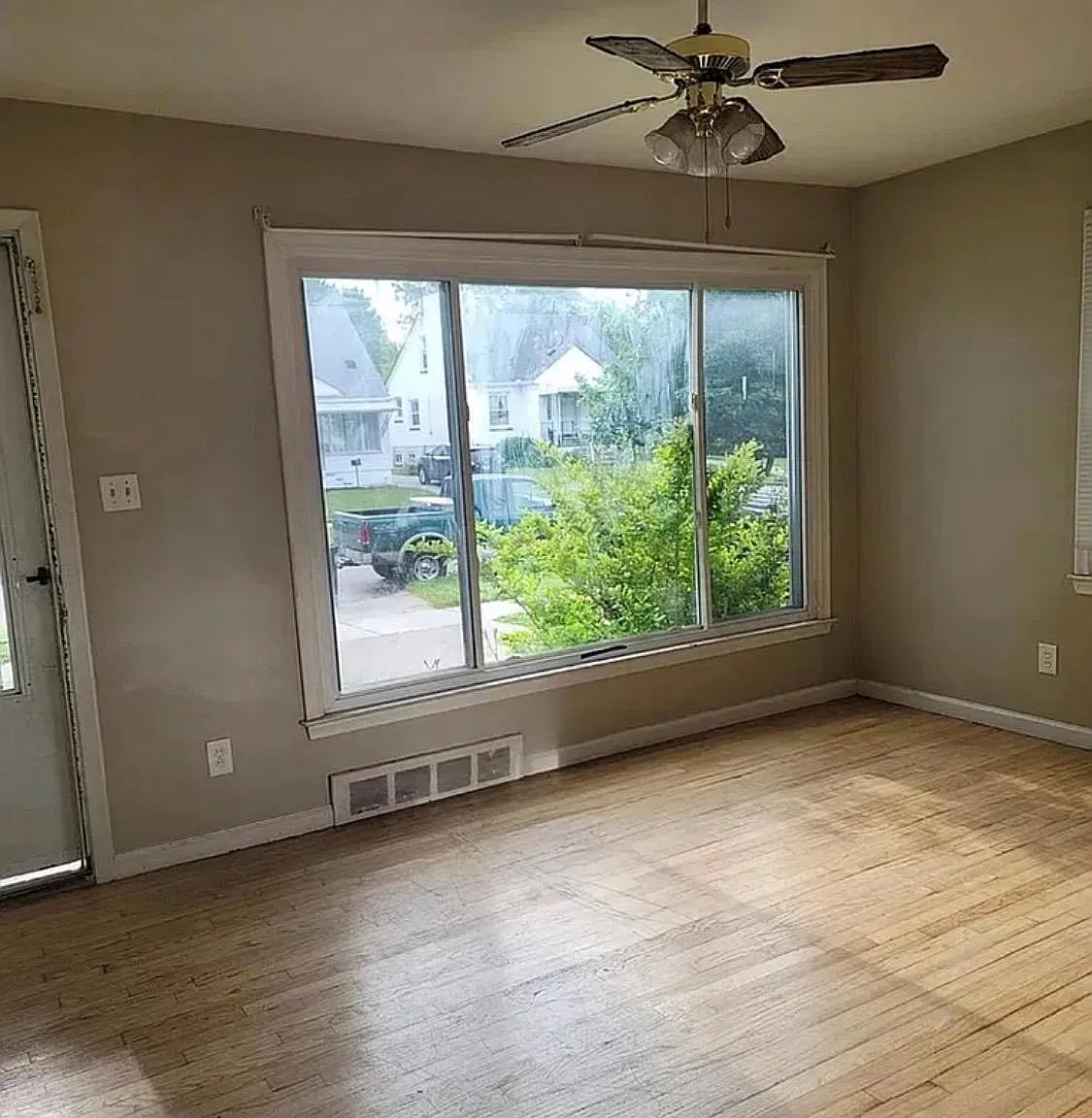 3 bed, 2.5 bath, 1250 sqft, $1,850 — Photo 2
