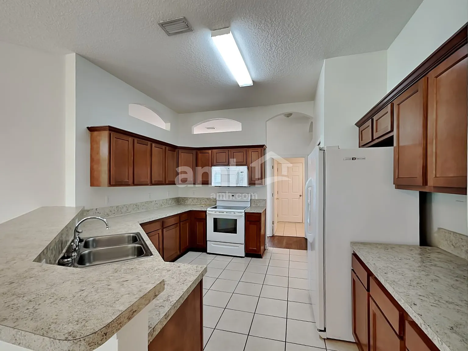 5 bed, 3.0 bath, 2602 sqft, $3,185 — Photo 3