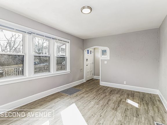 4th image of 3157 Sunshine Ave