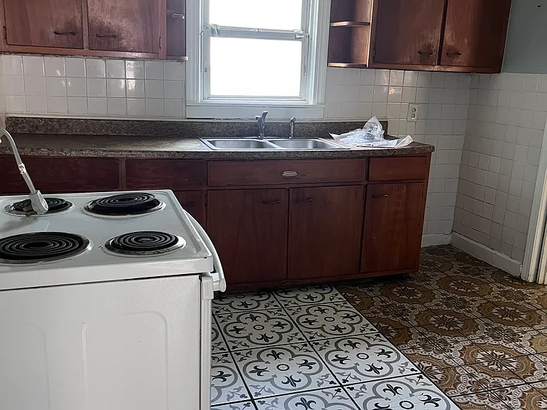 4154 Hazelwood Ave — Photo 7