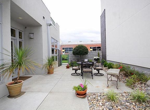 3rd image of 415 E 5th St #1
