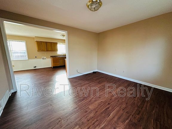 2nd image of 2853 Briarwood Dr
