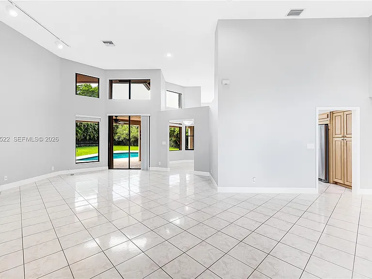 1256 Manor Dr S — Photo 3