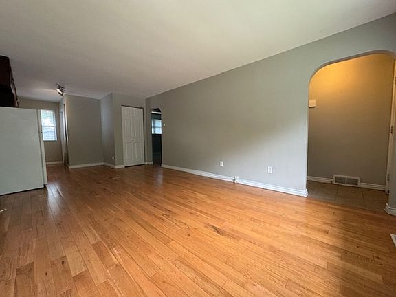 2nd image of 822 4th St E #A
