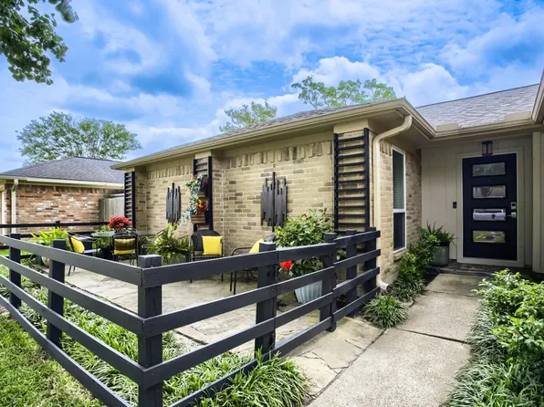 442 Elder Vista Dr, Webster, TX 77598
