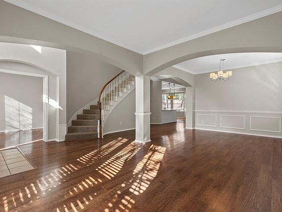 5th image of 3907 Park Wood Dr