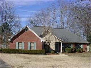 1st image of 204 Willow Bend Dr
